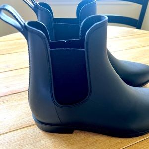 New day, like new, Rain Boots